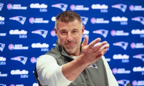 Football porn, zingers and Stefon Diggs bathroom breaks: Inside Mike Vrabel’s Patriots team meetings