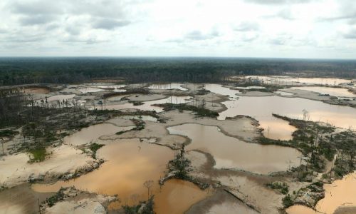 La minería de oro ilegal se extiende a nuevas regiones de la Amazonía peruana en 2026
