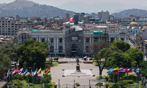 Cuatro legisladores poco conocidos buscan convertirse en nuevo presidente de Perú por sólo 5 meses