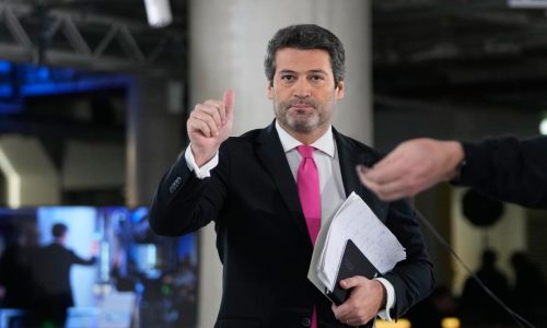 Portugal elige entre un moderado y un populista en la segunda vuelta de las presidenciales