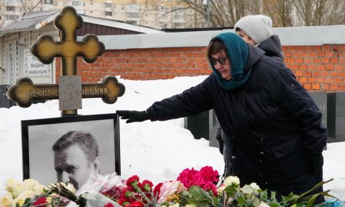 Dos años después, la muerte de opositor ruso Navalny aún proyecta sombra sobre Rusia y Europa