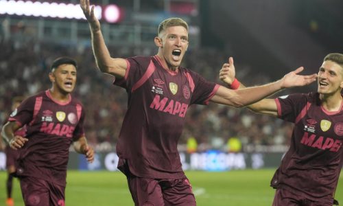 Lanús sorprende a Flamengo al superarlo 1-0 en ida de la Recopa