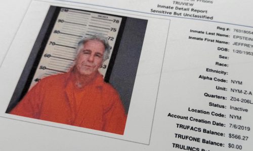 Departamento de Justicia de EEUU revisa si se retuvieron por error archivos vinculados a Epstein