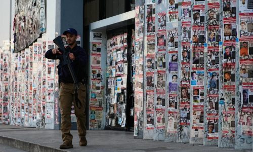 Los rostros de los desaparecidos en México acechan en las calles. Las familias temen que se borren