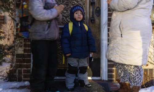En Minnesota, enviar a un niño a la escuela es un acto de fe para las familias migrantes