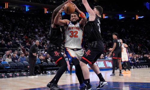 Knicks remontan 18 puntos en el 4to periodo y vencen a Rockets por 108-106