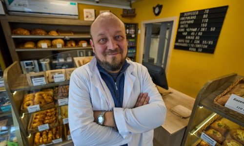 De panaderías a salones de belleza, las empresas rusas sufren por la política fiscal de guerra