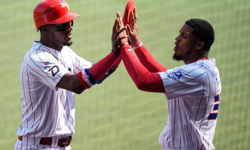 Dominicana vence a Puerto Rico y lidera la Serie del Caribe