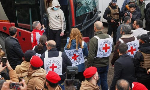 Fuerzas del gobierno sirio y combatientes drusos intercambian reos capturados en choques de verano