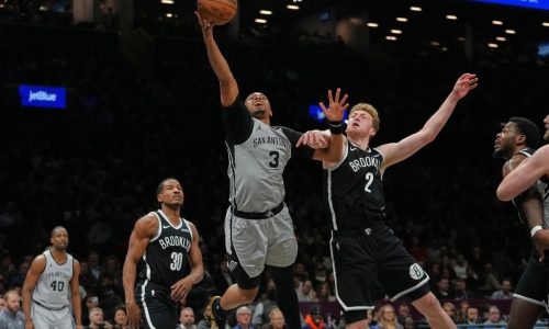 Spurs consiguen su undécima victoria seguida al superar 126-110 a Nets