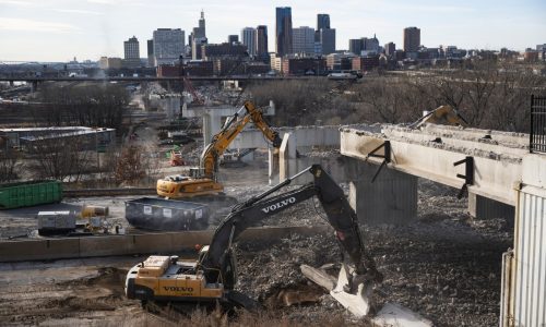 St. Paul: I-94 closure scrapped Saturday as workers struggled with bridge beam