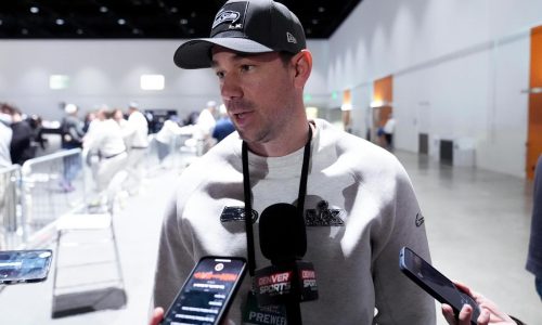 Raiders contratan oficialmente a Klint Kubiak como entrenador tras su victoria en el Super Bowl