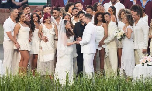 Sí, hubo una boda real durante el espectáculo de medio tiempo del Super Bowl de Bad Bunny