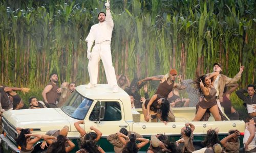 El simbolismo en el espectáculo de medio tiempo del Super Bowl de Bad Bunny