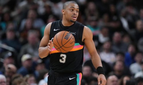 Johnson y Wembanyama guían a Spurs hacia su 4ª victoria ante Thunder, 116-106