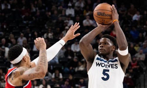 Anthony Edwards y Timberwolves superan a Clippers mermados por 94-88