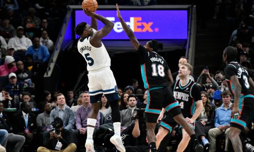 Anthony Edwards y Julius Randle conducen a Timberwolves a victoria 131-114 sobre Grizzlies