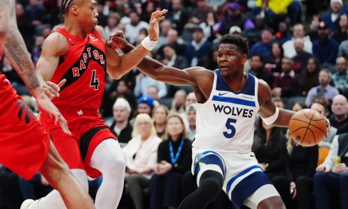 Timberwolves consiguen su quinta victoria en seis juegos al vencer 128-126 a los Raptors