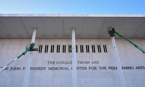 Trump to close Kennedy Center for 2 years 
