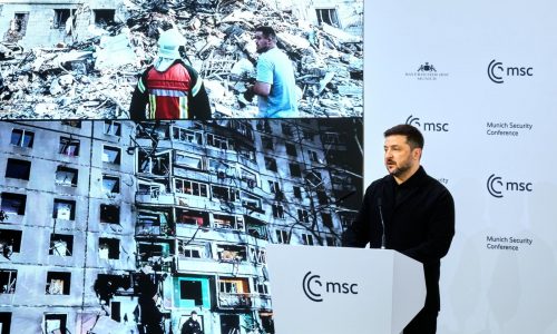 Ataque de dron ucraniano provoca incendios en un puerto ruso antes de conversaciones de paz