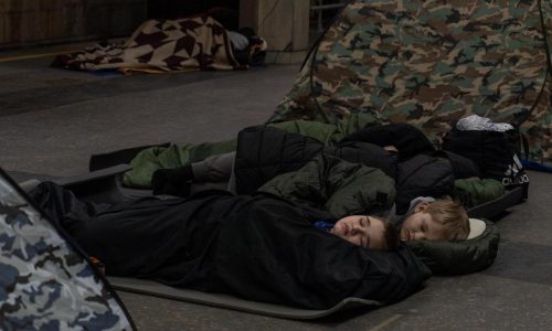 Rusia lanza 450 drones y 70 misiles a Ucrania un día antes de las conversaciones mediadas por EEUU