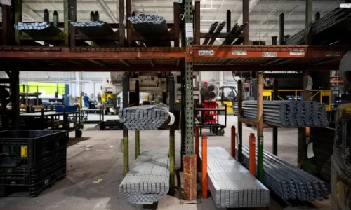 US Factory Output Rises to Near 4-Year High as Manufacturing Rebounds