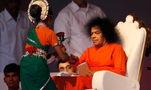 ¿Quién era Sathya Sai Baba, el guía espiritual de Nicolás Maduro y su sucesora, Delcy Rodríguez?