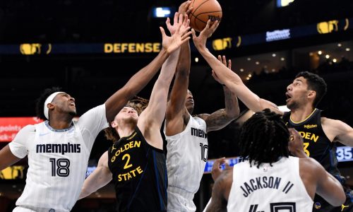 Will Richard anota 21; Warriors ponen a 8 en dobles dígitos y vencen 133-112 a Grizzlies