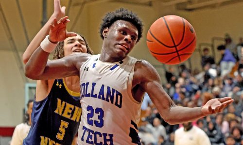 High school roundup/scores: Kingston Maxwell nets 28 points, leads Abington to 14th win