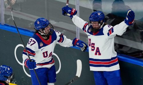 Harvey, Dunne lead U.S. to 3rd straight win in Olympic women’s hockey
