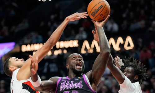 Timberwolves edge Trail Blazers in Portland