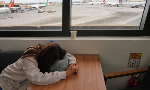 Ticker: Tariff refund process chaotic; Limited flights from UAE begin