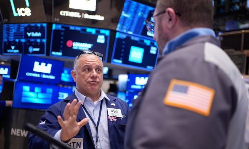 Ticker: Stocks drop on oil spike; Mortgage rates back over 6%  