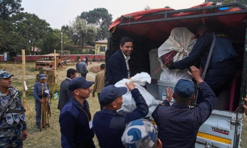 Comienza el conteo de votos en Nepal tras unas elecciones parlamentarias pacíficas