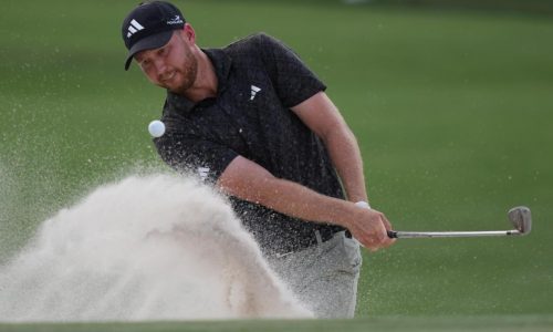 Daniel Berger mantiene el liderato en Bay Hill tras la lluvia