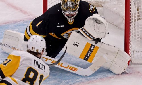 Bruins, Jeremy Swayman hang on for narrow win over Penguins
