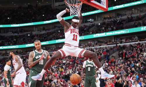 Bulls frenan racha de 11 derrotas al vencer 120-97 a los Bucks
