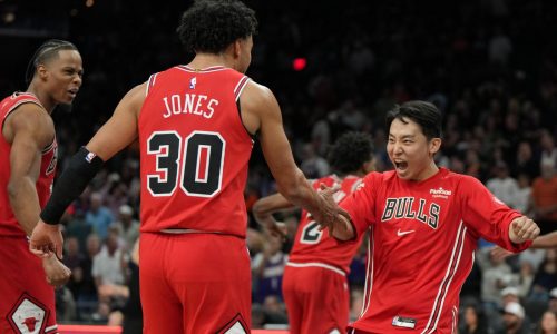 Bulls resisten ante Suns, se imponen por 105-103 y logran su 2da victoria en 3 partidos