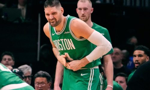 El pívot de Celtics Nikola Vucevic se opera del anular derecho tras lesionarse el viernes