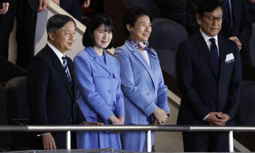 Emperador Naruhito y la familia asisten a duelo de Japón ante Australia en el Clásico Mundial