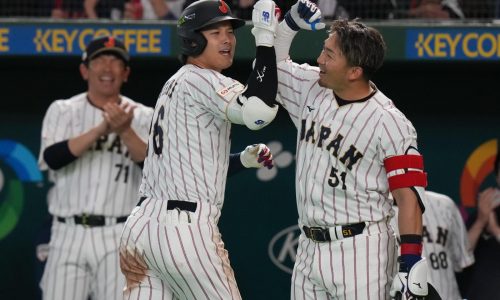 Japón supera 8-6 a Corea del Sur con 2 jonrones de Suzuki y uno de Ohtani en el Clásico Mundial
