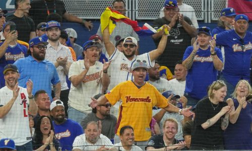 En Miami, el juego inaugural del Clásico Mundial fue una fiesta para venezolanos