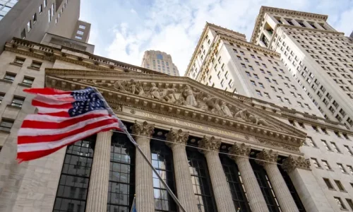 Dow Jones Drops 500 Points, Oil Surges 8 Percent at Opening Bell