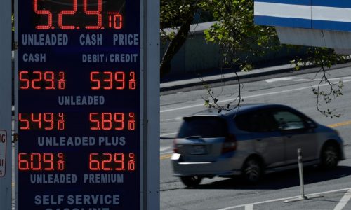 Se disparan precios del petróleo y gasolina al tiempo que guerra con Irán no cede