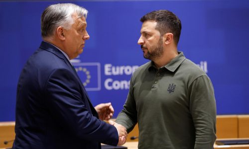 Ucrania: Hungría incauta 80 millones de dólares en autos blindados y detiene a 7 empleados bancarios