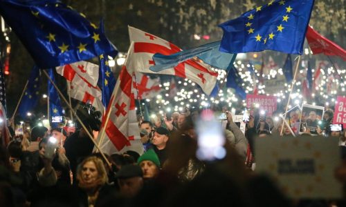 Suspende UE viajes sin visa a diplomáticos y funcionarios de Georgia por retroceso democrático