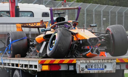 Oscar Piastri de McLaren choca en camino a la parrilla del GP de Australia de F1