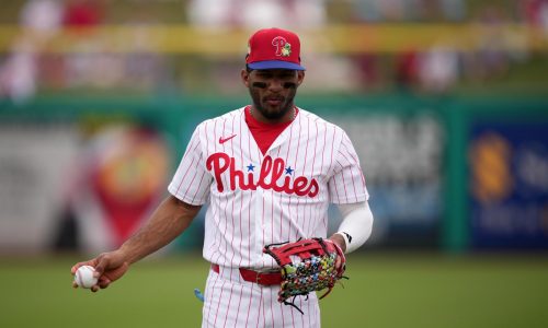 Jardinero de los Filis Johan Rojas impugna posible suspensión de 80 juegos, dice fuente de AP