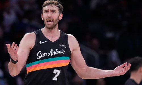 Jugador de la NBA Luke Kornet pide a Hawks cancelar promoción con club Magic City