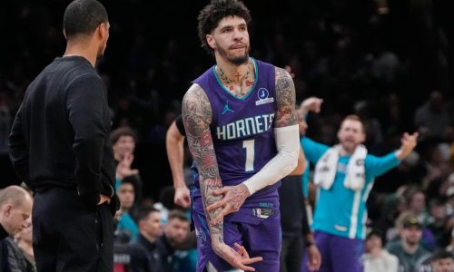Knueppel anota 20, Hornets aplastan 118-89 a Celtics, para hilvanar su 6ta victoria